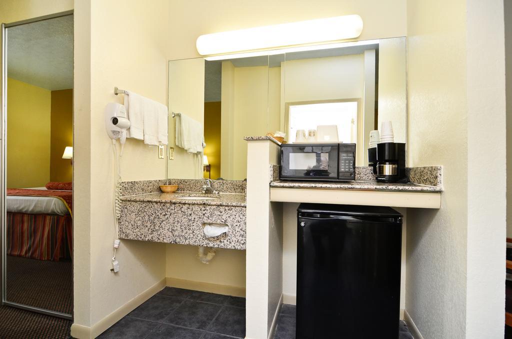 America'S Best Value Inn & Suites-Клінтон Екстер'єр фото